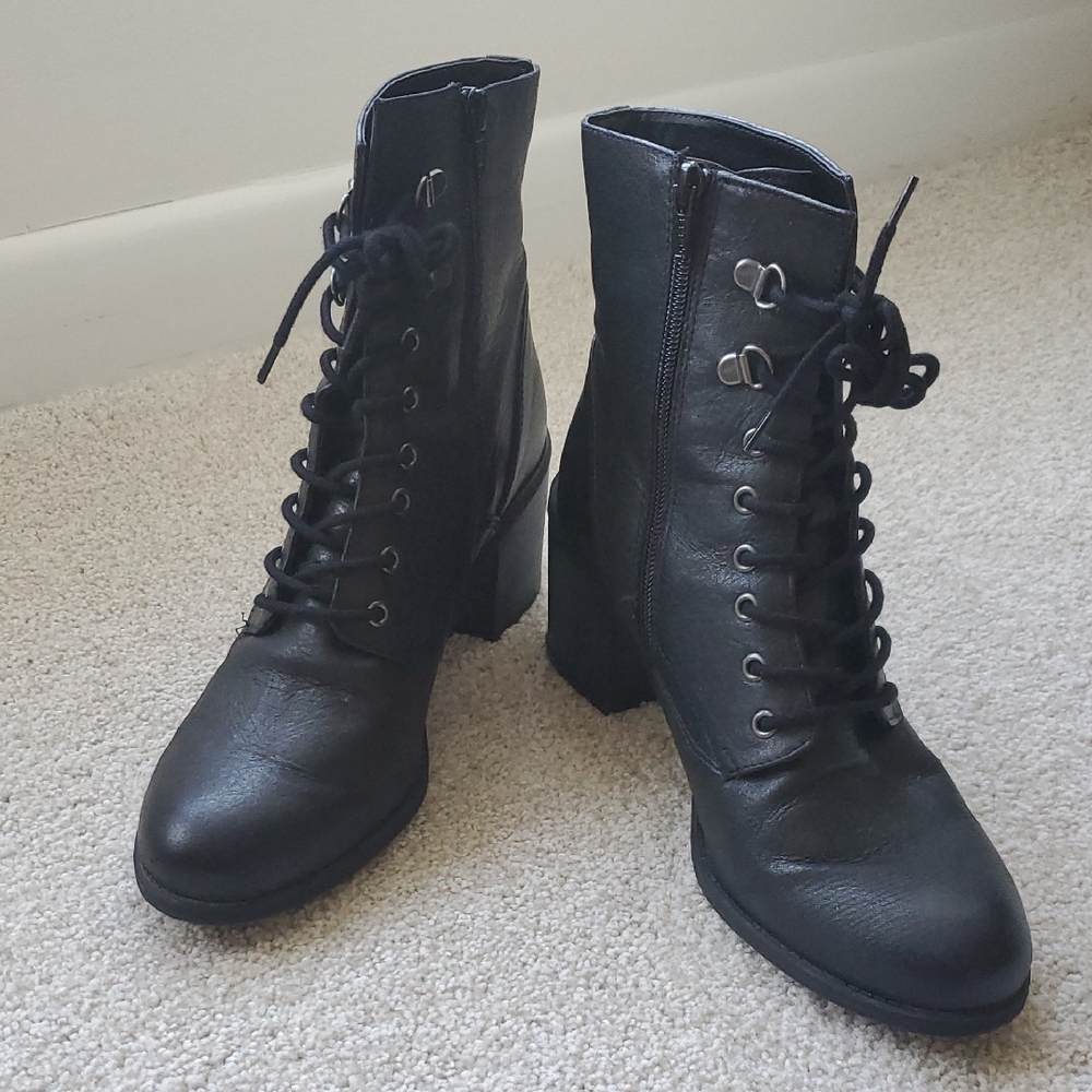 Ladies White Mountain Black Army Boots, Size 10, COMFY